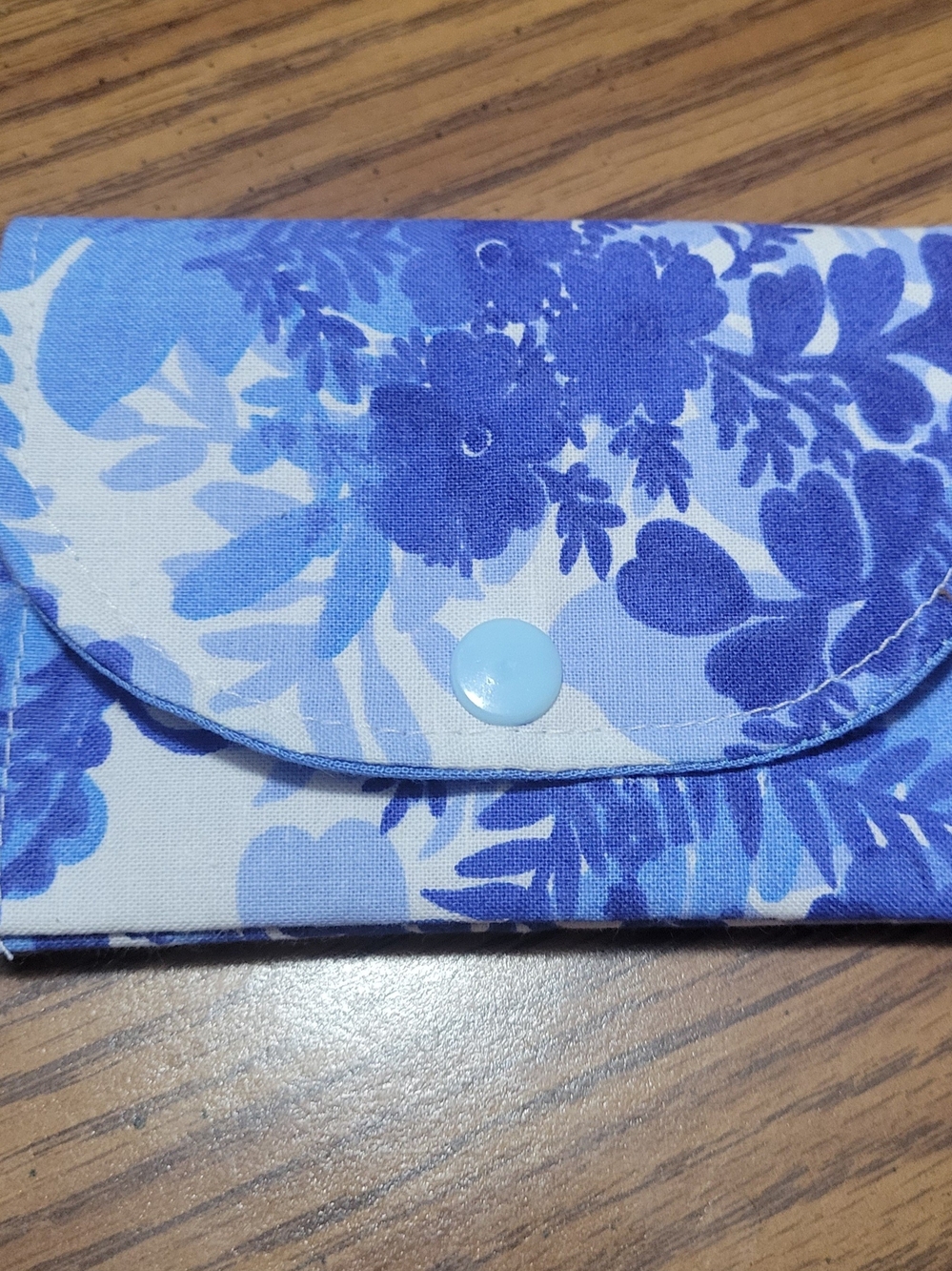 Compact Blue Floral Card Wallet - Picture 2 of 4